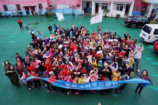 首届“赛默飞科学公益日”上海联营小学活动现场。
